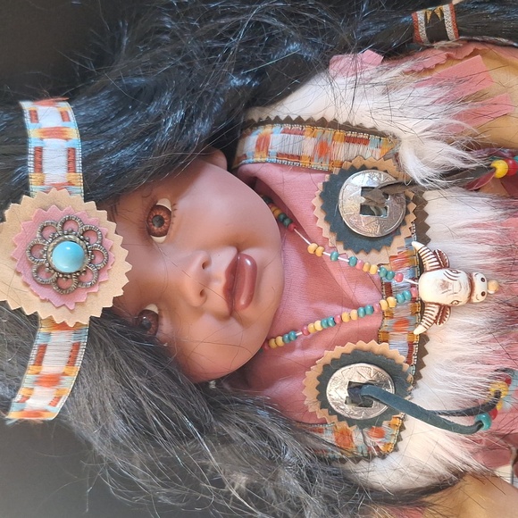 Female Native doll - Picture 3 of 5